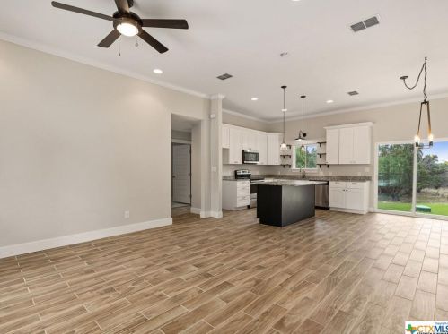 141 Lakeview, Spring Branch TX 78070-5398 exterior