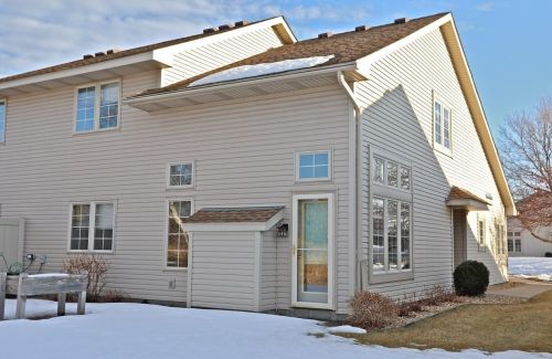 373 Allen Ave, Saint Paul MN 55117-1339 exterior