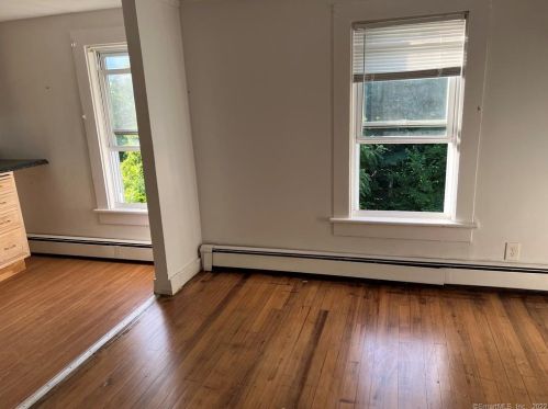 270 Hackmatack St, Manchester CT  06040-6514 exterior