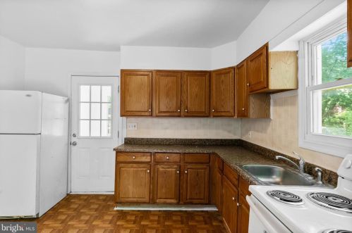 227 Gdn Ter, Runnemede NJ 08078-1420 exterior