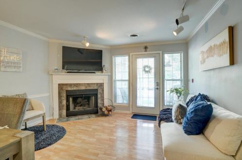 913 Harbor House Dr, Madison, WI 53719-3389