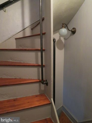 324 Camac St, Philadelphia PA 19140-4214 exterior