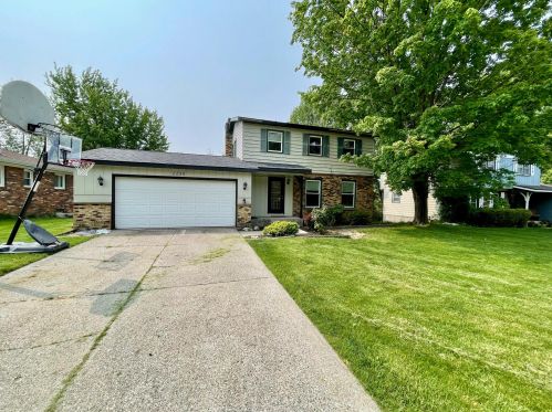 2250 Embro Dr, Grand Rapids, MI 49508-5105