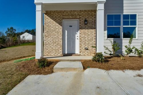 2827 Laurel Ridge Cir, Atlanta GA  30344-8000 exterior