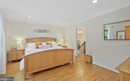 2105 Rampart Dr, Alexandria VA 22308-1537 exterior