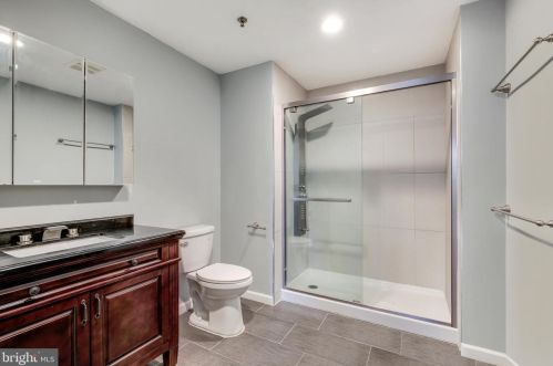 1001 Chestnut St, Philadelphia PA  19107-4219 exterior