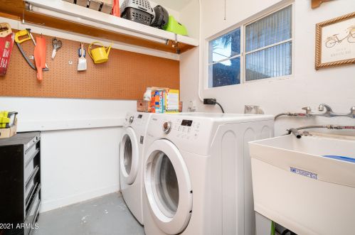 3842 50th Pl, Phoenix AZ 85018-4413 exterior