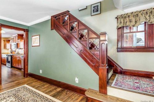 33 Ketewamoke Ave, Babylon NY 11702-1906 exterior