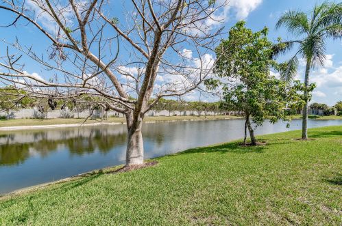 8471 Bent Crk Way, Naples FL 34114-9421 exterior