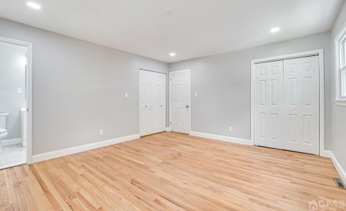 53 Fairmount Ave, Edison NJ  08820-2032 exterior