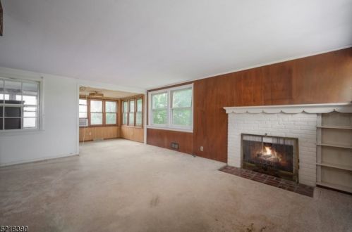 49 Maple Tree Ln, Sparta, NJ 07871-2217