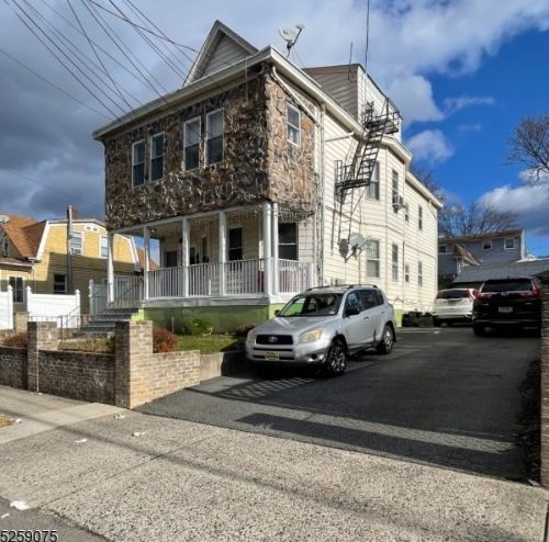 669 30th St, Paterson, NJ 07513-1101
