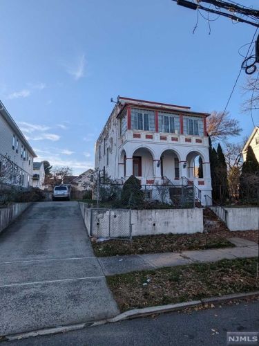 220 Madison Ave, Paterson NJ  07524-1812 exterior