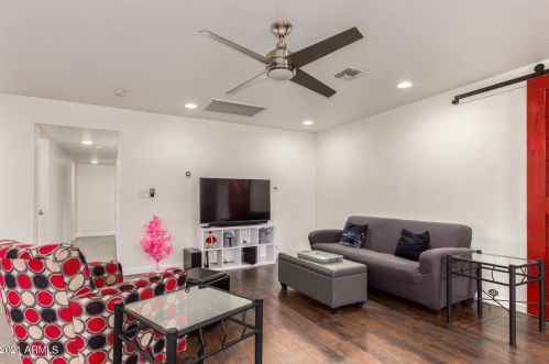 3242 Emile Zola Ave, Phoenix AZ 85032-6331 exterior