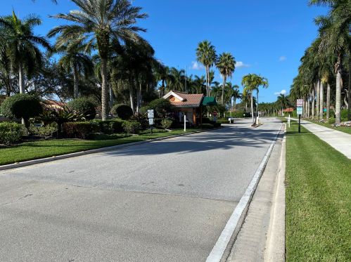 9679 Harbour Lk Cir, Boynton Beach FL 33437-3812 exterior