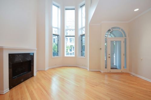 26 Division St, Chicago, IL 60610-2317