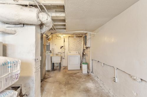 1812 Thomas Ave, Milwaukee WI  53211-4358 exterior