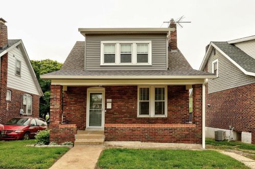 3004 Watson Rd, Saint Louis, MO 63139-2635