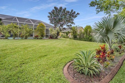 241 Dalton Cir, Fort Pierce FL 34953-5846 exterior