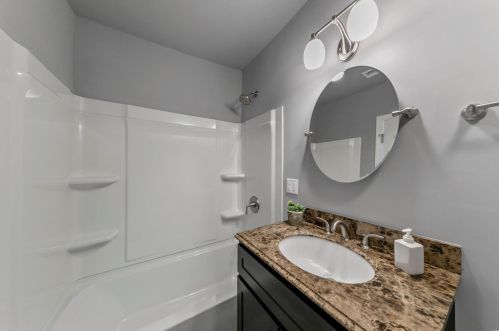 5642 Maple Ave, Saint Louis MO 63112-2722 exterior