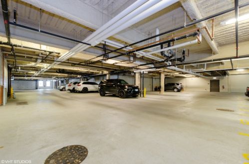 2050 Clark St, Chicago IL 60614-4763 exterior