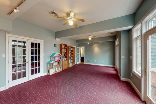 11 Chiltern St, Farmington CT 06032-1533 exterior