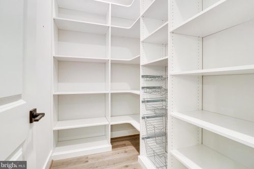 6208 Kellogg Dr, Mc Lean VA  22101-3121 exterior