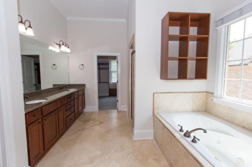 1860 Canmont Dr, Atlanta GA 30319-3618 exterior