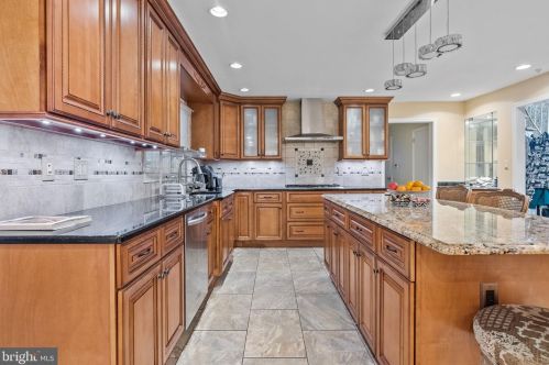 3883 Dempsey Ln, Huntingdon Valley PA  19006-1901 exterior