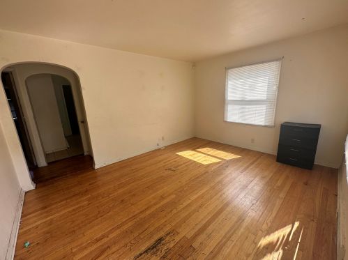 3872 69th St, Milwaukee, WI 53216-2014