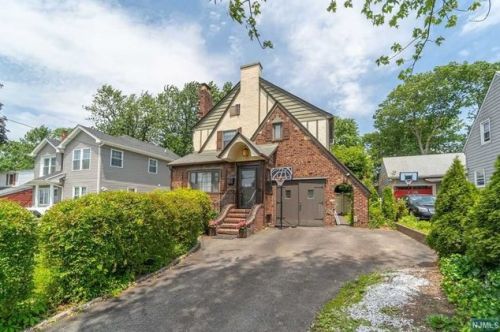 65 Hammell Pl, Maywood, NJ 07607-1809