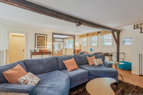 31 Deforest Rd, Wilton CT 06897-1908 exterior