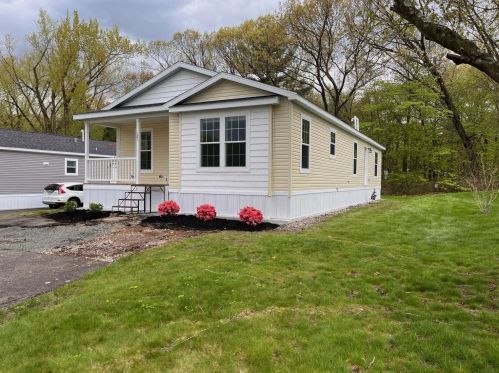 14 Cremin St, Concord, NH 03303-2046