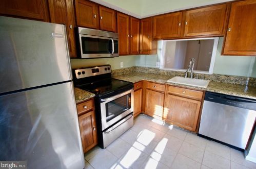 6516 Brick Hearth Ct, Alexandria VA  22306-3313 exterior