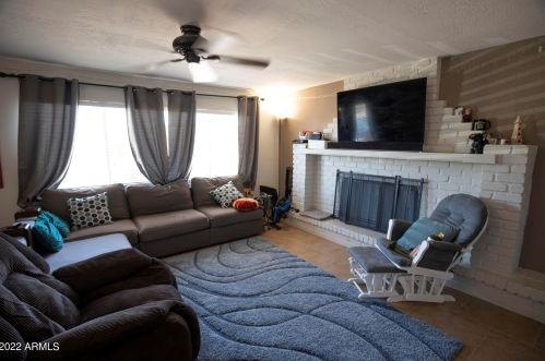 2240 Angela Dr, Phoenix AZ 85032-2351 exterior