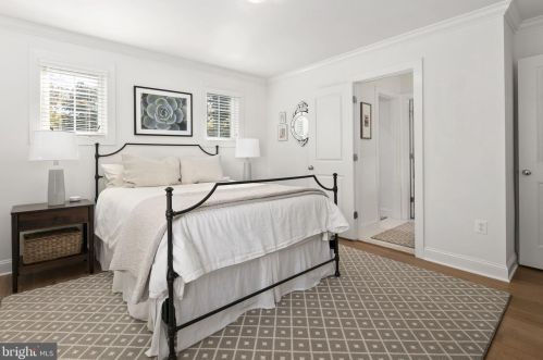 3877 30 St, Arlington VA 22207-5303 exterior