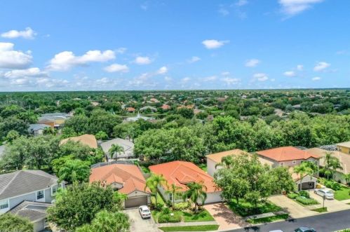 8392 Laurel Lk Blvd, Naples FL 34119-9794 exterior