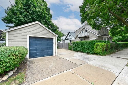 2819 Howell Ave, Milwaukee WI 53207-2054 exterior