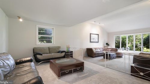 1078 Corn Crib Dr, Huntingdon Valley PA 19006-3306 exterior