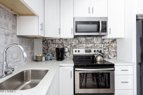 2545 9th St, Phoenix AZ 85014-5070 exterior