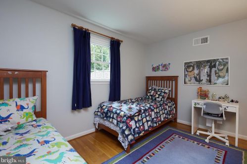 629 Goldsborough Dr, Rockville MD 20850-1905 exterior