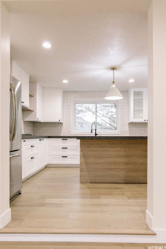 2621 Rockwell Dr, Sandy UT 84093-1967 exterior