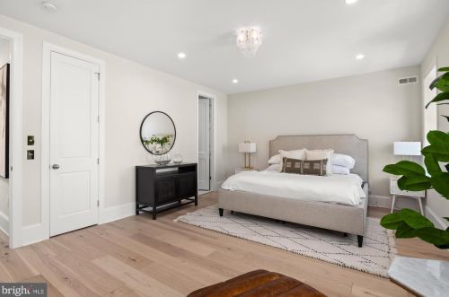 1868 Monroe St, Washington DC  20018-2736 exterior