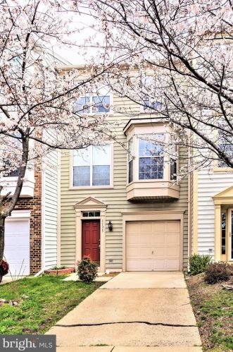 1135 Cypress Tree Pl, Herndon, VA 20170-4133