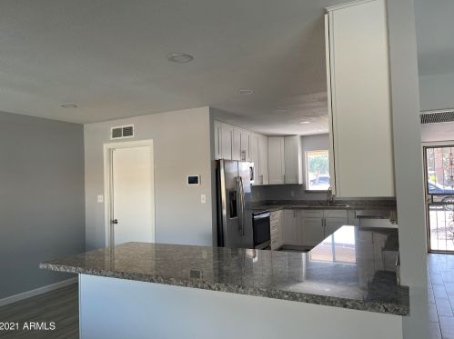 8838 42nd Ave, Phoenix AZ 85053-5306 exterior