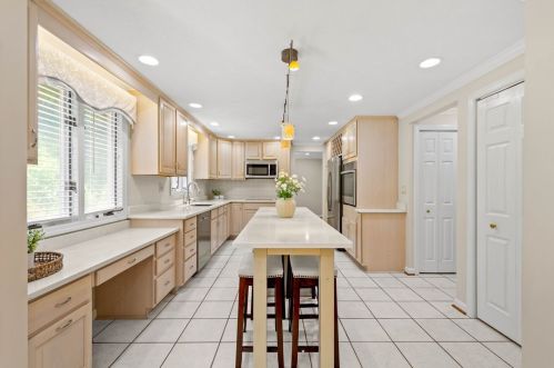 1305 Manor Dr, Pittsburgh PA  15241-2863 exterior