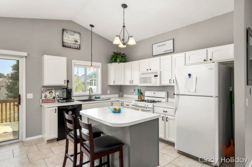 553 Sunmeadow Dr, Grand Rapids MI 49508-7712 exterior