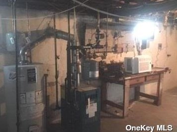 247 East Ave, Valley Stream NY  11580-3233 exterior