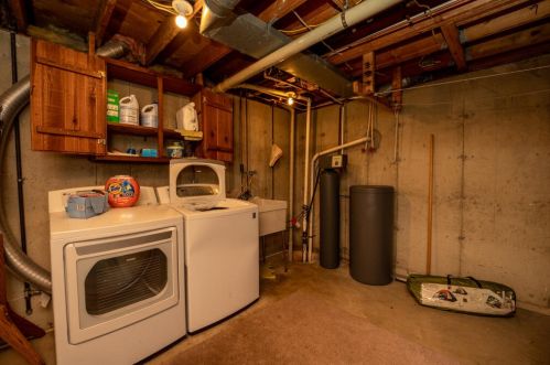 332 12 St, Plainwell MI 49080-1117 exterior