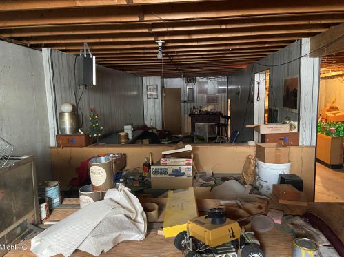 1322 Colburn Ave, Big Rapids MI 49307-1618 exterior